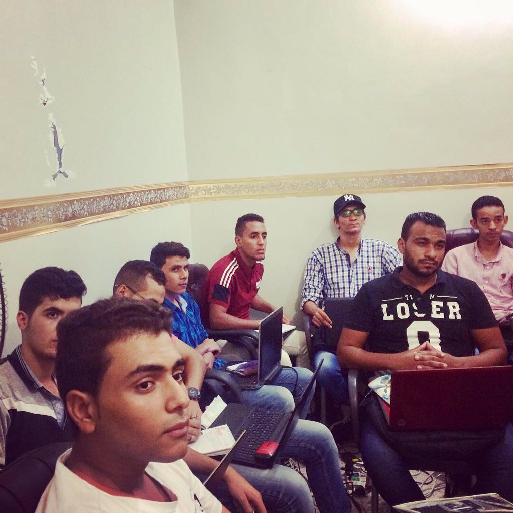 S3Geeks's tweet photo. بدأت منذ قليل منحة #CODECAMP 👩‍💻👨‍💻 في البرمجة 
Back-end 
والعمل الحرّ 
Freelancing 
ومجال الأعمال 
Business 
لشباب وبنات الصعيد في محافظة #قنا 🤗
المنحة مقدّمة من #صعيدي_جيكس مع كايرو هاكر سبيس والميكر اكسبريس بالتعاون مع مؤسسة هيفوس والجامعة الأمريكية. https://t.co/auZgGkst9w