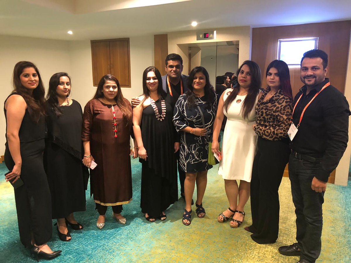 JainKanu's tweet photo. #FulcrumAwards2018 #PRAXIS7 
Power-packed PR professionals..there we go
@mediamantrapr @UditPathak06 @poojapathak02 @dua_palak22 @manu_mohindra @manishavsingh @SmitaMalwe @piyaeish @kawalthakral12 @anjalisehwag https://t.co/iuxXkCeXrT