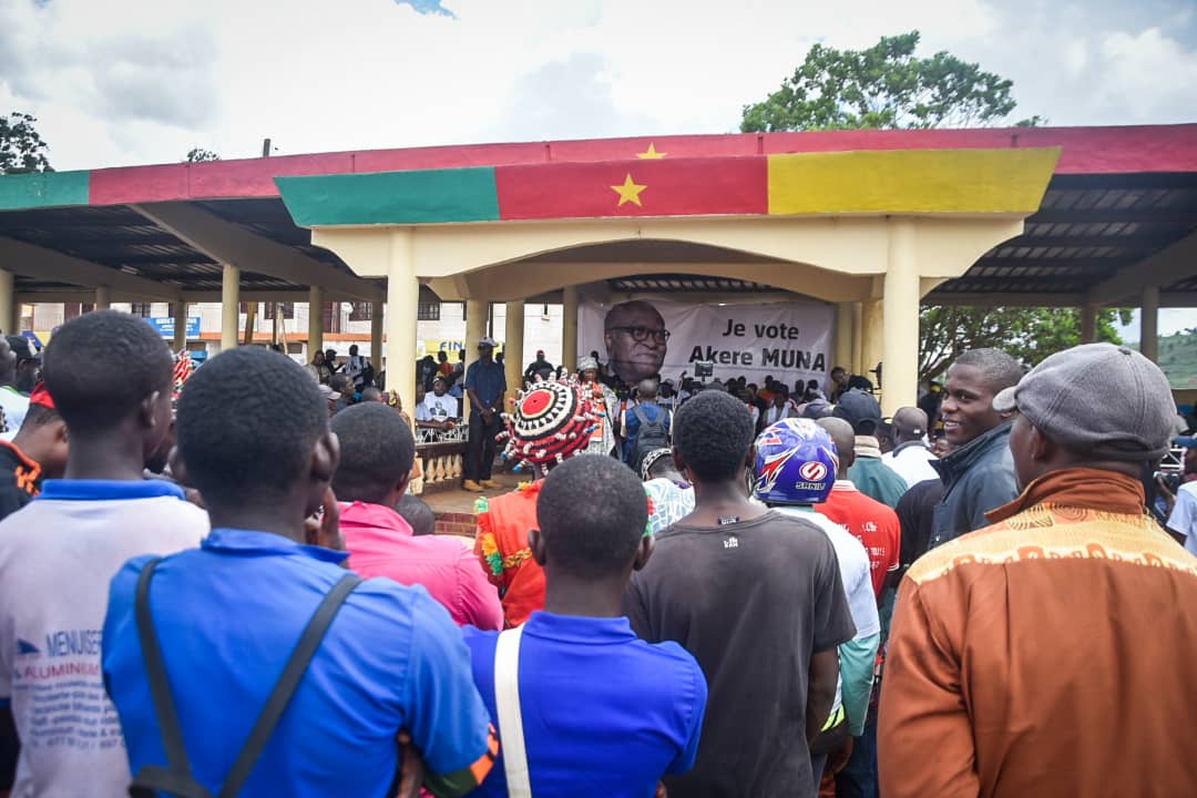 AkereMuna's tweet photo. #Meeting #Place #des #Fêtes #Dschang
Merci pour cet accueil chaleureux. L'hospitalité est une de nos valeurs. Nos communautés méritent de vivre dans la paix et de meilleures conditions de vie.
#Ensemble_Vers_Une_Nouvelle_République
#237NOW #Akere2018 #Cameroun #Etoudi2018 https://t.co/KhkGOmnjEK
