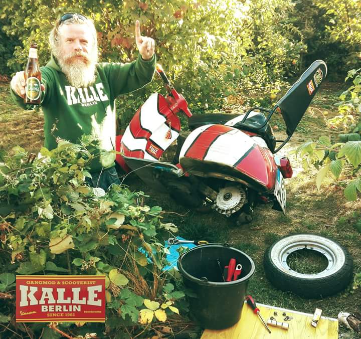 KalleBerlin1's tweet photo. Cheers from Berlin, Germany ! :-)
Endlich mal wieder was im Garten gemacht ;-)
Something never change II ! ;-)#KalleBerlin #ScooteringIsNotAFashion #Vespa #Lambretta #ClassicScooter #Scooterist #Modweekender #Abrollern #Anrollern https://t.co/DZ6F6PnRke