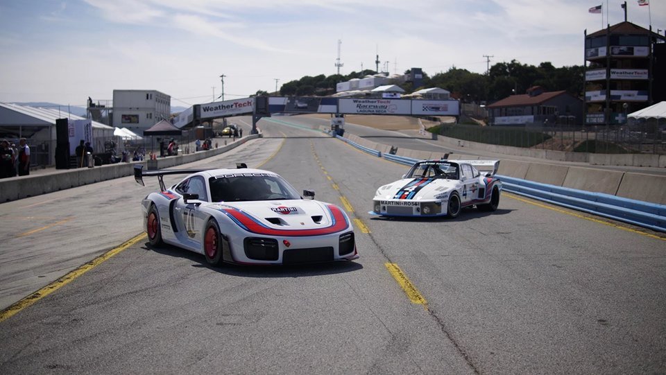 Interlakes_br's tweet photo. Moby dick está a solta novamente!🏁🏁
A Porsche acaba de anunciar o novo 935, uma releitura do clássico dos anos 70 que ganhou mais de 150 corridas, inclusive Le Mans de 1979.
O novo 935 vem com motor 3.8l 6 cilindros contrapostos (Boxer) com apenas 700 cavalos de potência https://t.co/F2t93QsOAc