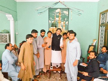Ali_MuhammadPTI's tweet photo. Marathon 11Hours long Non Stop #Khuli #Katcheri today from 9am to 8pm addressing Public issues Mashallah https://t.co/2ettlsDGiH