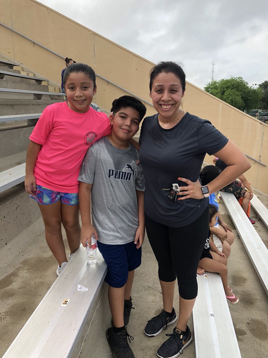 Yaneth06003822's tweet photo. Missing my little one Isabelle but here supporting kimmy & Jose in there #letsmovemcallen #McAllenKidsMarathon https://t.co/65CUdHkFIG