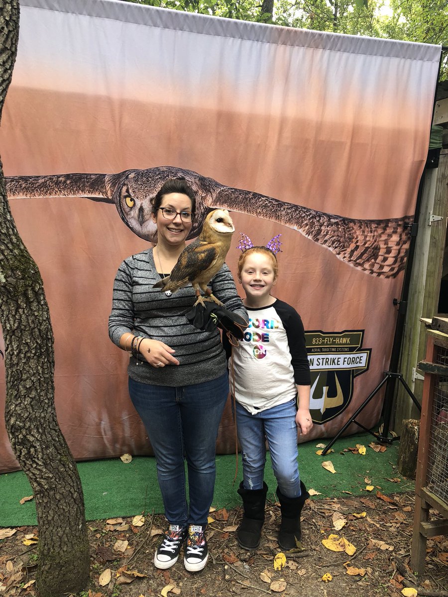 Jill_Burkemper's tweet photo. Renfeststl and we are holding barn owls! So amazing! #wildlifecommandcenter #renfeststl18 https://t.co/73OpbRgzzI