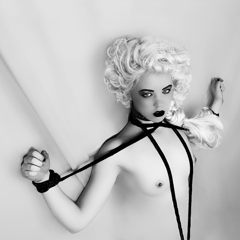 “Tied” by 2018 FANFARE-LA artist, Retrotie.
Oct 5-7 <a href="/photoindep/">Photo Independent</a> 
More info: fanfare-la.com 
#FanfareLA #PhotoIndependent #Fabrik #FabrikExpo #FineArtNude #DTLA #LosAngeles #California #ArtIsLife #FFLA #Fetish #Risque #Photography #Bondage #Rope #Madonna #Blonde #Retrotie