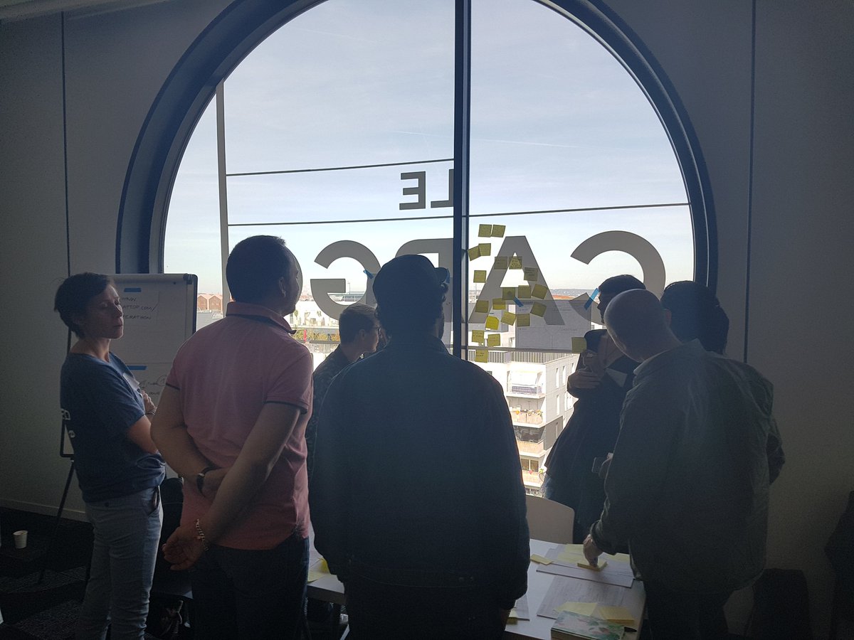 coreygraph's tweet photo. Fin de la première journée du premier @cooperathon France avec un desing sprint mené par le @Le_Laptop avec @makesense
Je quitte mon t-shirt de facilitateur et retourne sur Lille avec le sourire. https://t.co/k5pANBuaXf