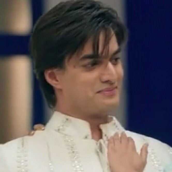 Sweethira06's tweet photo. Killer smile of #MohsinKhan #MostHandsomeGuy in the world ๐๐๐๐๐๐ MASHALLAH #MostStylishSadasya #BestPati #yrkkh #SPA2018 #BestActor #ITA2018 #Avta2018 https://t.co/SsexZMnxOH