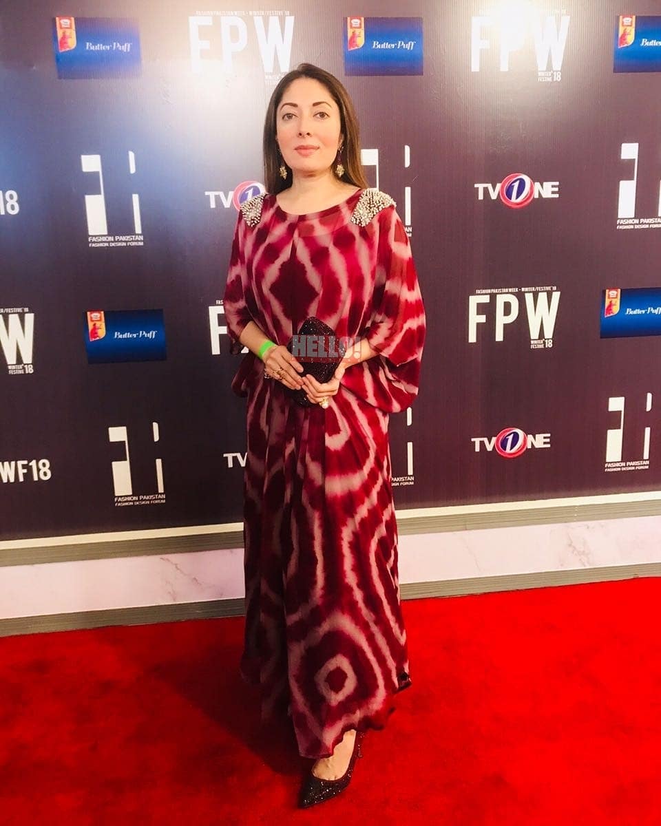 ShowbizAndNewz's tweet image. Sharmila Faruqui looks elegant on day 2 of #FPWF2018 🎆
#FPWF2018 #tvonepk #FM91 #fashionweek 

@sharmilafaruqi