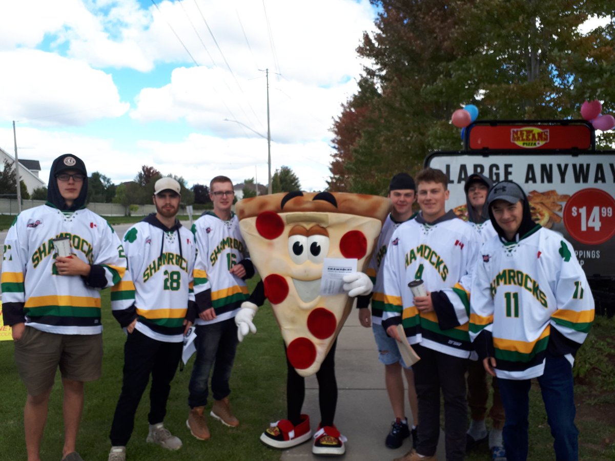 downieguy60's tweet photo. @HespelerJrC out in the community supporting one of our title sponsors. @NewOrleansCAN. Jr hockey counts on and appreciates the contributions of our sponsors. Drop by yo pick up a $5 large pepperoni pizza. #community 
#rockthistown https://t.co/5Rg1eynW4s