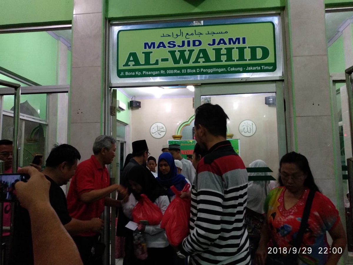 official_gloc's tweet photo. Baksos GLOC ; berbagi sembako bersama anak yatim piatu &amp; dhuafa Al Izzah Pondok Kopi

@adhi_W274 @dwiagus73 @RikyKelly @Budinugroho123 @tatik52291797 @mira_yuanita https://t.co/fFpvKL6VIq