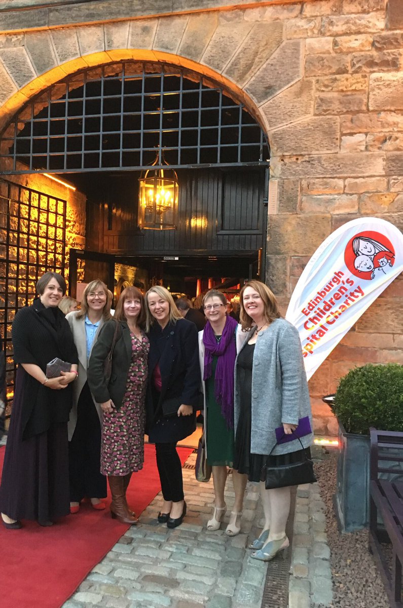 _BarbaraOsborne's tweet photo. Fantastic night @PrestonfieldHH raising lots of £££s for the fabulous @echcharity at #GGT2018 Thank you to the lovely gals who joined my table - already talk of doing it again next year! #GirlyGetTogether
πππ π₯ππ» https://t.co/GHkwGIzpVc