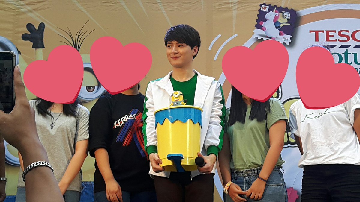 Kanok__P's tweet photo. คิดถึงคนถือถังขยะ
#KristPerawat #expressminions https://t.co/sL6LZAG1Pr