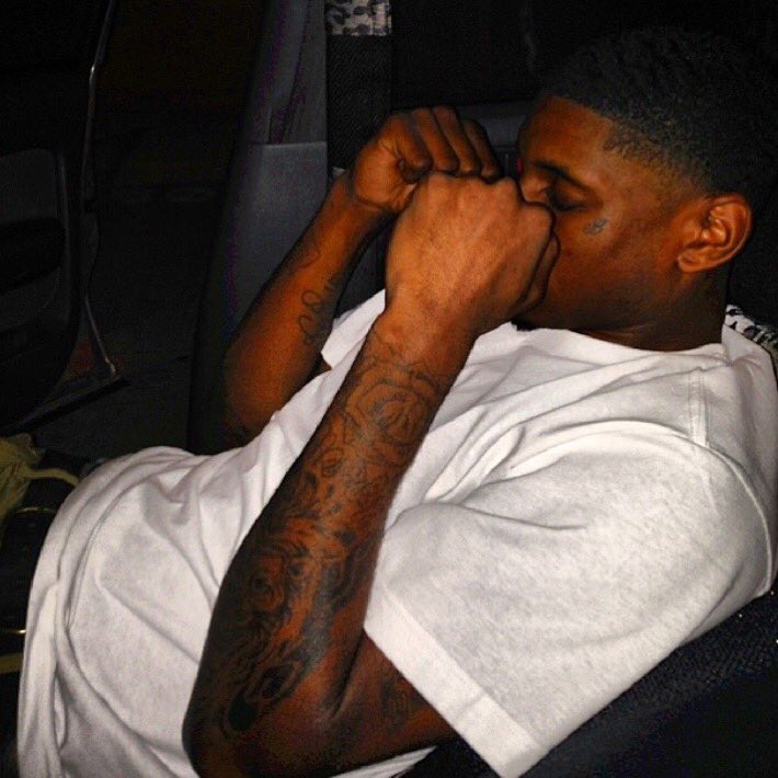 CellGotTheJuice's tweet photo. Happy birthday cousin I love you & miss you like no tomorrow #maceday https://t.co/Uvxo5oDoCM