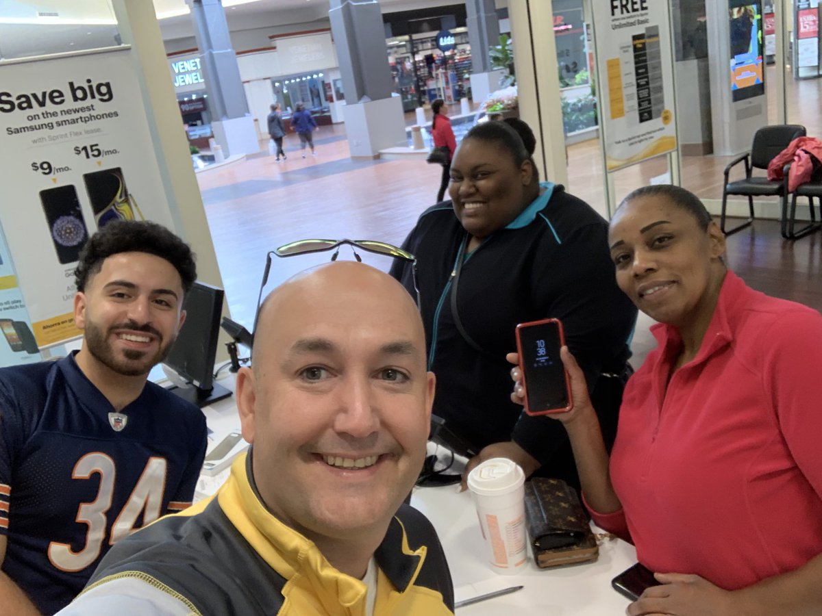 MarkThryvBA's tweet photo. #TailgateParty at the #Sprint in #FordCityMall!!! #SprintSaturday is live and in color, with @Omee and the @MSM_Connect Crew already spreading the love with #DoubleReferralDollars and $50 #iPad6thGeneration! Stop by and join the party! https://t.co/aNsVRCp9A3