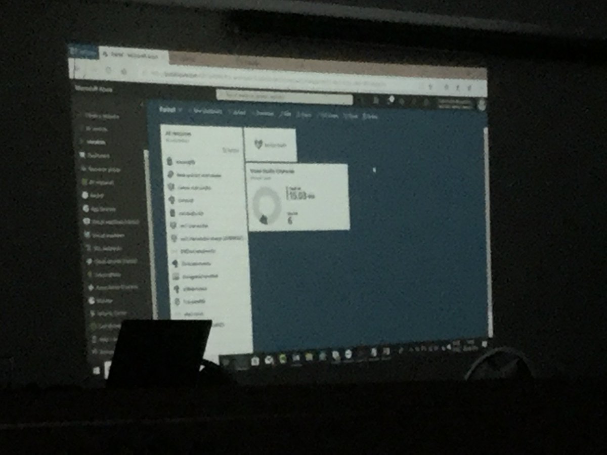 intradb's tweet photo. Hora da demo do #Azure !!!!! 🙂☺️🤘🤓🤙 #CaravanaAzureData #Recife https://t.co/9fD0kOKson