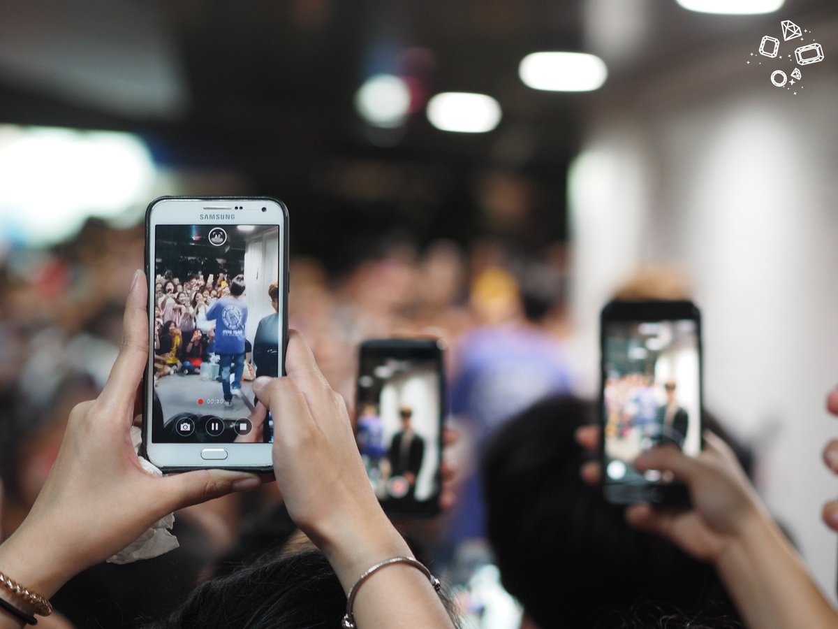 LikeADiamondPP's tweet photo. 180929 Love Is All Around @perthppe at MBK Center Avenue Zone A-B #รอยยิ้มของชูครีม #PerthTanapon #Perthppe #lovebychanceseries #14thAnniversaryDaradaily 
#LikeADiamondPerthPic https://t.co/eKg7JYkgXL