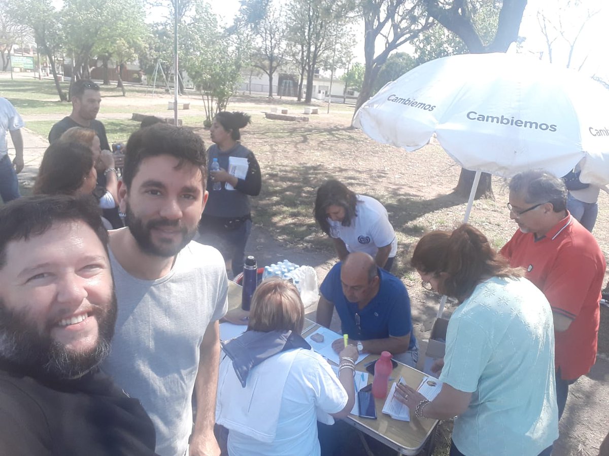 PRO7cba_capital's tweet photo. Hermosa mañana recorriendo los barrios #panamericano y #MarianoFragueiro porq #UnidosSomosUno y con #Soher somos mas. Encontrarnos con los vecinos hace de tu barrio, tu ciudad. Gracias @SoherElSukaria @ProCbaCapital @ProCbaok y @JProCbaCapital por la ayuda a escuhar a mas vecinos https://t.co/EDlchSfJ9V