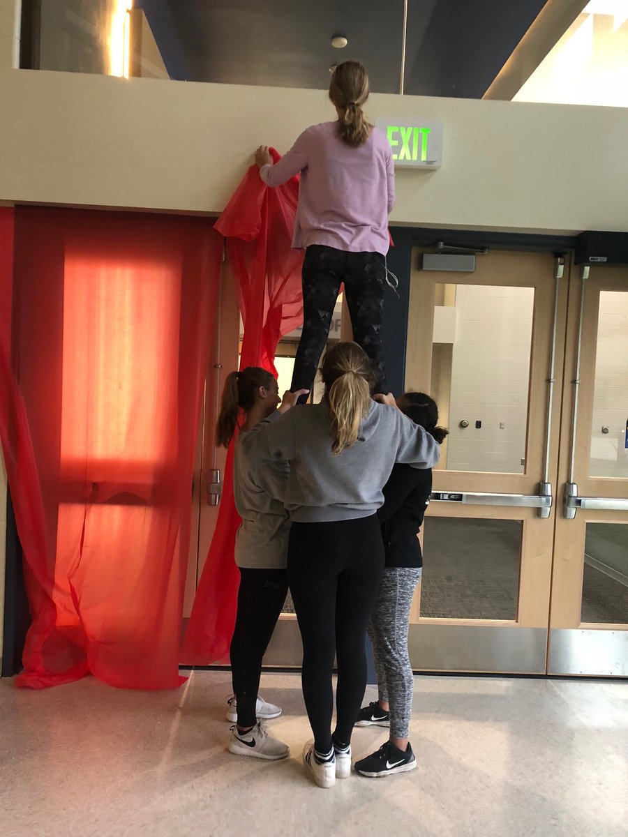 Pjcheers's tweet photo. When ladders aren’t available...Stucco decorating is done...See you at 8 pm! ⁦@BF_District⁩ ⁦@bfstuco⁩ ⁦@BFCSD⁩ ⁦@coachhamilton⁩ https://t.co/v4ZJjbcpuf