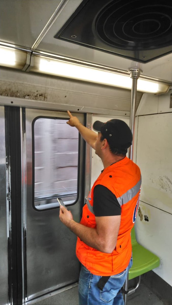 MetroCDMX's tweet photo. Buenos días, se retiró tren para revisión. Personal de Protección Civil del STC atendió la situación. Al momento ya no presenta algún riesgo para las personas usuarias. https://t.co/cPEXmHXZtx