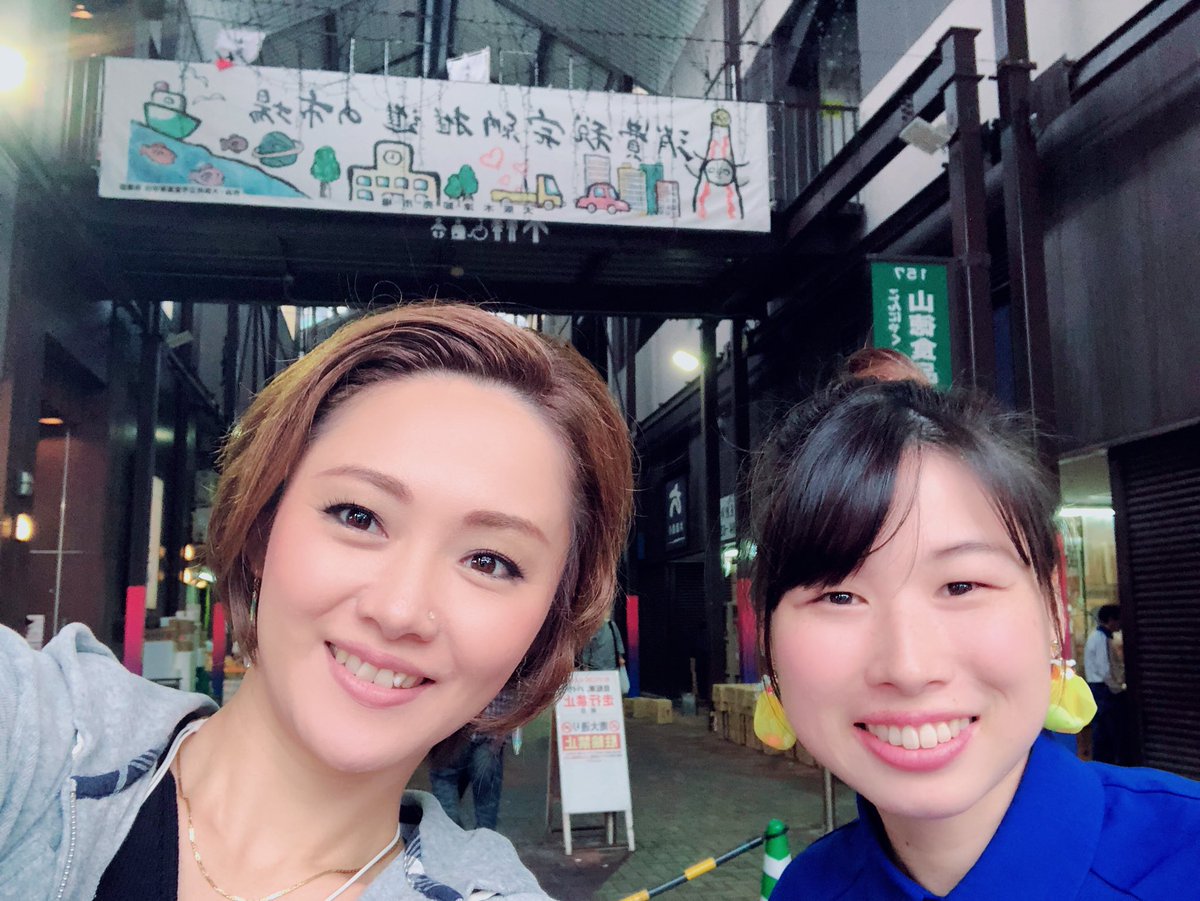 taiyou_1's tweet photo. #木津の朝市 #29Sep2018
雨な朝から駆けつけてくれた皆様
ありがとうございました🌞☔️
すっかり生活の一部となった #SHOWROOM で繋がる方々も来てくれてなんだか家族に見守られている気分です🌸同じイベントで闘ったこともある、ひいなちゃんが逢いに来てくれた😍
共演した千絵ちゃんも配信者だよ🌏 https://t.co/whtUnOxov5
