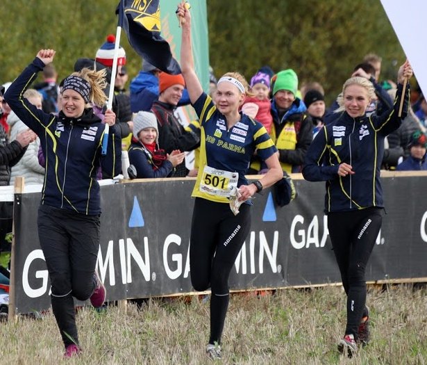 MaisSianoja's tweet photo. Suunnistuksen @viestiliiga finaaliin 🏁 voittotuuletuksin �� 🥇Vahvaa tekemistä @MSParma naisilta läpi kauden. Hyvä me! 💙💛💪 #msparmattaret #msparma #nonamesport #suunnistus #teamwork https://t.co/xz4l6lGBwX