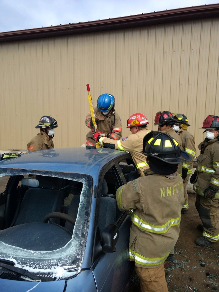 ExplorerPost413's tweet image. .@ExplorerPost413 are at #CrunchTime learning all about vehicle extrication.