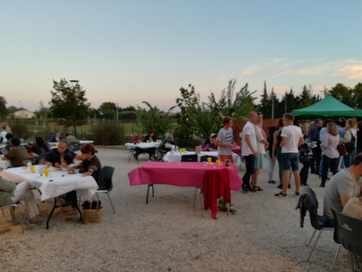 LAutreScene's tweet photo. .@LAutreScene voyage en Afrique avec Nakodjé et les mets proposés par l'association Céréales Sud. H-1 pour le concert. https://t.co/hRocUBQQKQ