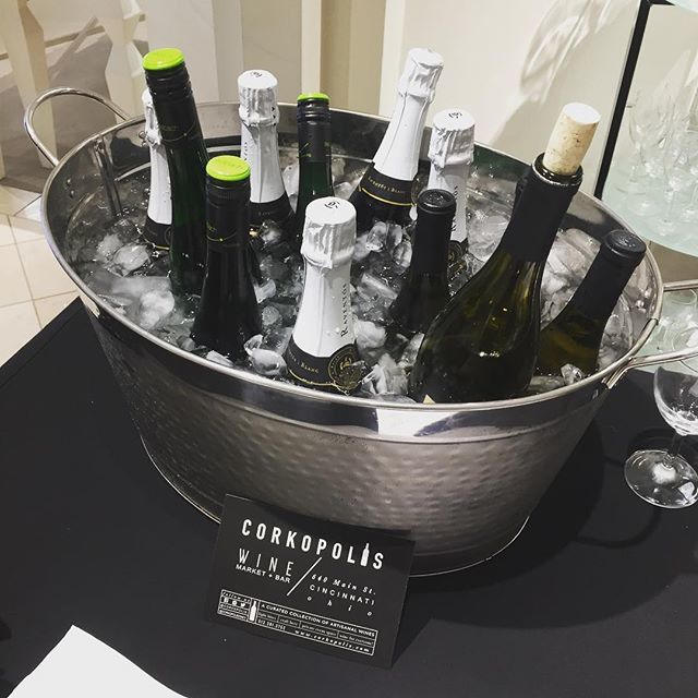 Offering tastings today Saks Fifth Avenue until 2 pm! Stop in and see us! #wineforeveryone #corkopolis #winetasting ift.tt/2NP6zHE