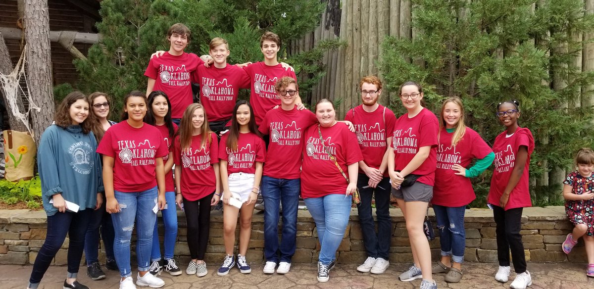 JonesKeyClub's tweet photo. #JonesKeyClub along with a few Jones MS #BuildersClub members attending #TOKEYCLUB Fall Rally! 👏 https://t.co/OzR74sRaQd