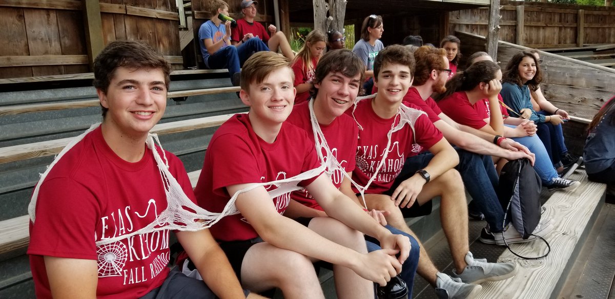 JonesKeyClub's tweet photo. #JonesKeyClub along with a few Jones MS #BuildersClub members attending #TOKEYCLUB Fall Rally! 👏 https://t.co/OzR74sRaQd
