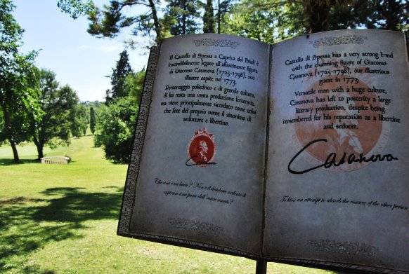 Il #CastellodiSpessa a Capriva del Friuli 💚🍇
Un giardino dedicato a Giacomo Casanova e una cantina scavata nel Medioevo, collegata a un bunker della II Guerra Mondiale a 18 m di profondità. Temperatura costante, barricaia ideale #Winelovers ❤ 
viaggimperfetti.com/2018/08/22/il-…
   .