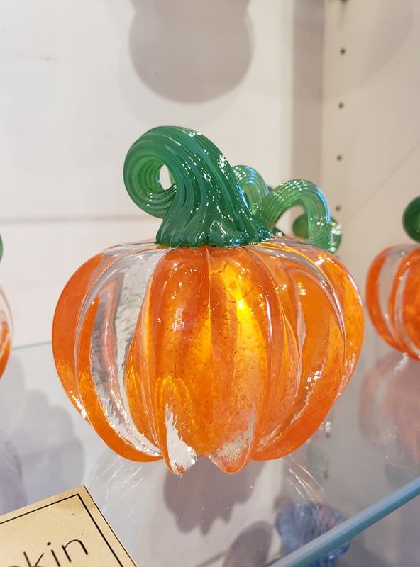 avalonglass's tweet photo. Sean will be in to make #Pumpkins today. Come in and watch them get their curly stems. #BlownGlass #GlassPumpkinPatch #GlassPumpkins #Halloween2018 https://t.co/BYwHH0Sxjl