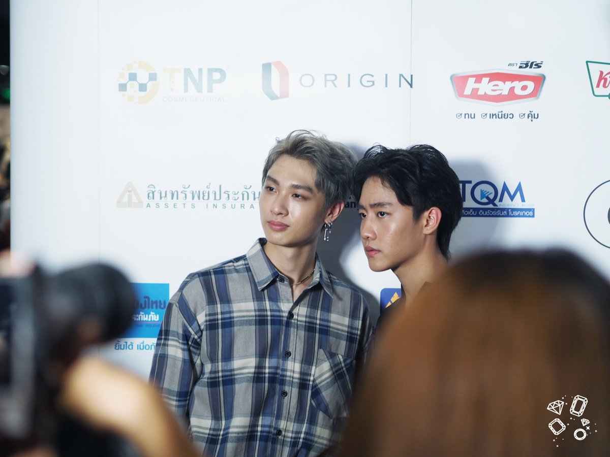 LikeADiamondPP's tweet photo. 180929 MAN X MAN @gunnapatn @Mmarksiwat at MBK Center Avenue Zone A-B #lovebychanceseries #14thAnniversaryDaradaily 
#LikeADiamondPerthPic https://t.co/2NlBRlOp6u