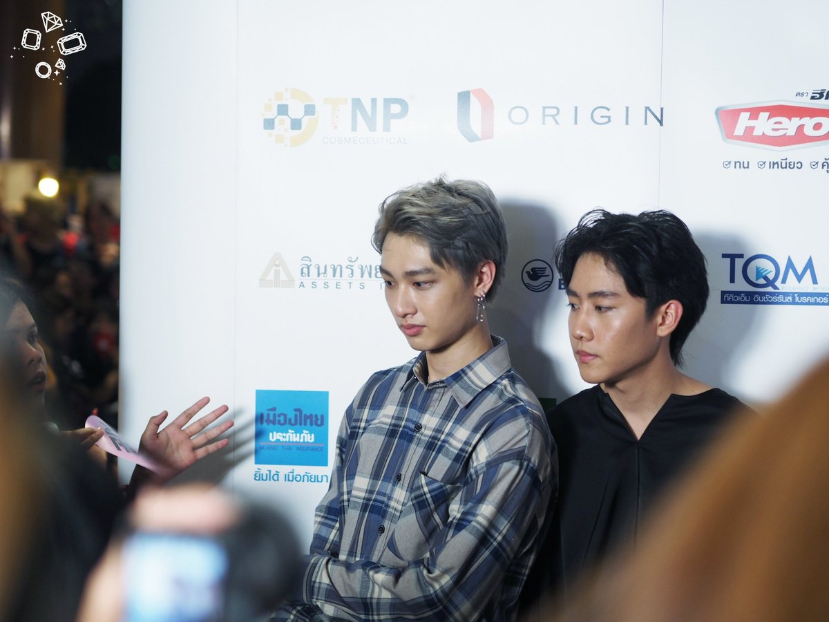 LikeADiamondPP's tweet photo. 180929 MAN X MAN @gunnapatn @Mmarksiwat at MBK Center Avenue Zone A-B #lovebychanceseries #14thAnniversaryDaradaily 
#LikeADiamondPerthPic https://t.co/2NlBRlOp6u