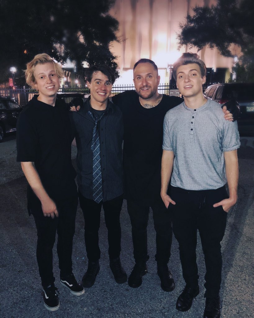 TheModrn's tweet photo. Thank you to everyone who came out to our first show last night. KOU killed it as well! https://t.co/b4hReWQ5Fx