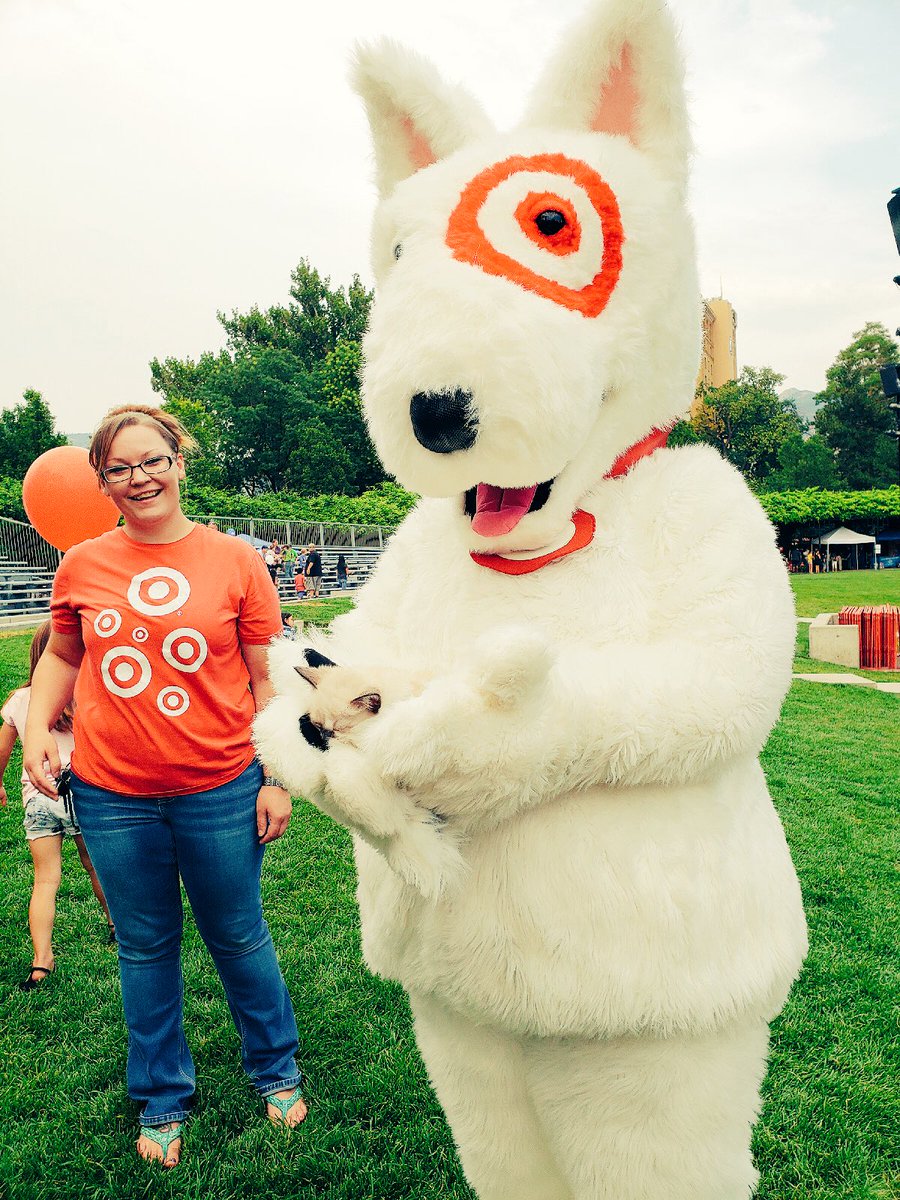 Throw back: that one time the Beauty Queen traded in her crown for a Bullseye to promote community awareness and involvement! <a href="/4everettMark/">Mark.Everett</a> <a href="/OneEyedLance/">Lance Leithead</a> #bullseye #targetdog #community #policearefunny #dogmeetbullseye #toomuchfun #yeswearehiring #worksomewhereyoulove #1753rocks