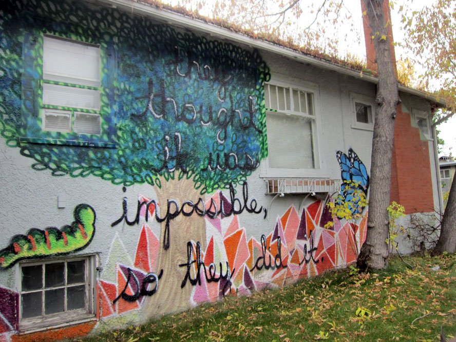 HotArtYYC's tweet photo. Walking in Calgary.
#ThingsISawToday #yyc
#artcar #paintedhouse #sweetsign #medusa #artiseverywhere https://t.co/EbA591UPaU