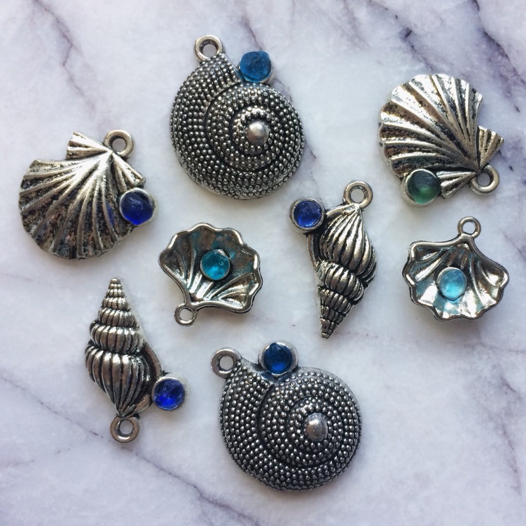 RBaileyDesigns's tweet photo. Tiny blue beauties #seaglass #seaglasscharms #keepsakes #beachglass #charms #shells #blueseaglass #seaglasslove https://t.co/ZVI9kIVBrm