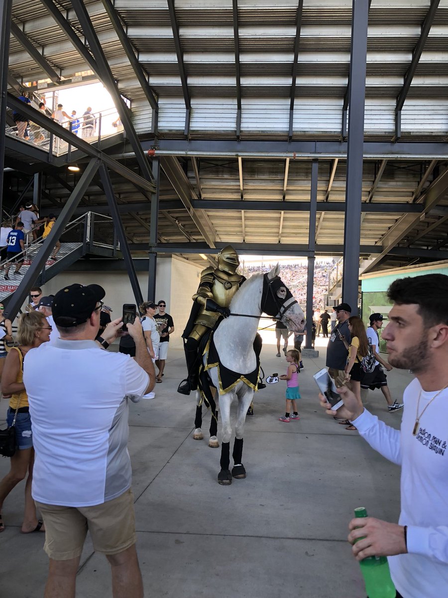 justchrysmoore's tweet photo. Having too much fun with @chrystonmoore during @UCF family weekend!! ❤️ https://t.co/HQtwG8saAj