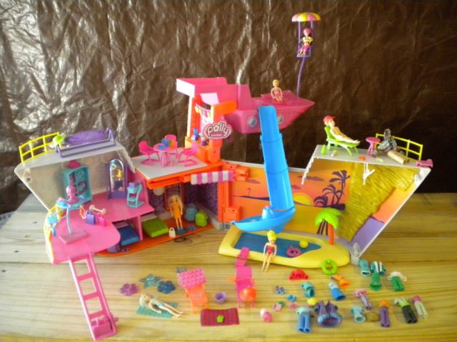 karatraynor's tweet photo. Growing up is realizing your Polly Pocket’s had a way better life then you will ever have. https://t.co/26GPK14H4v