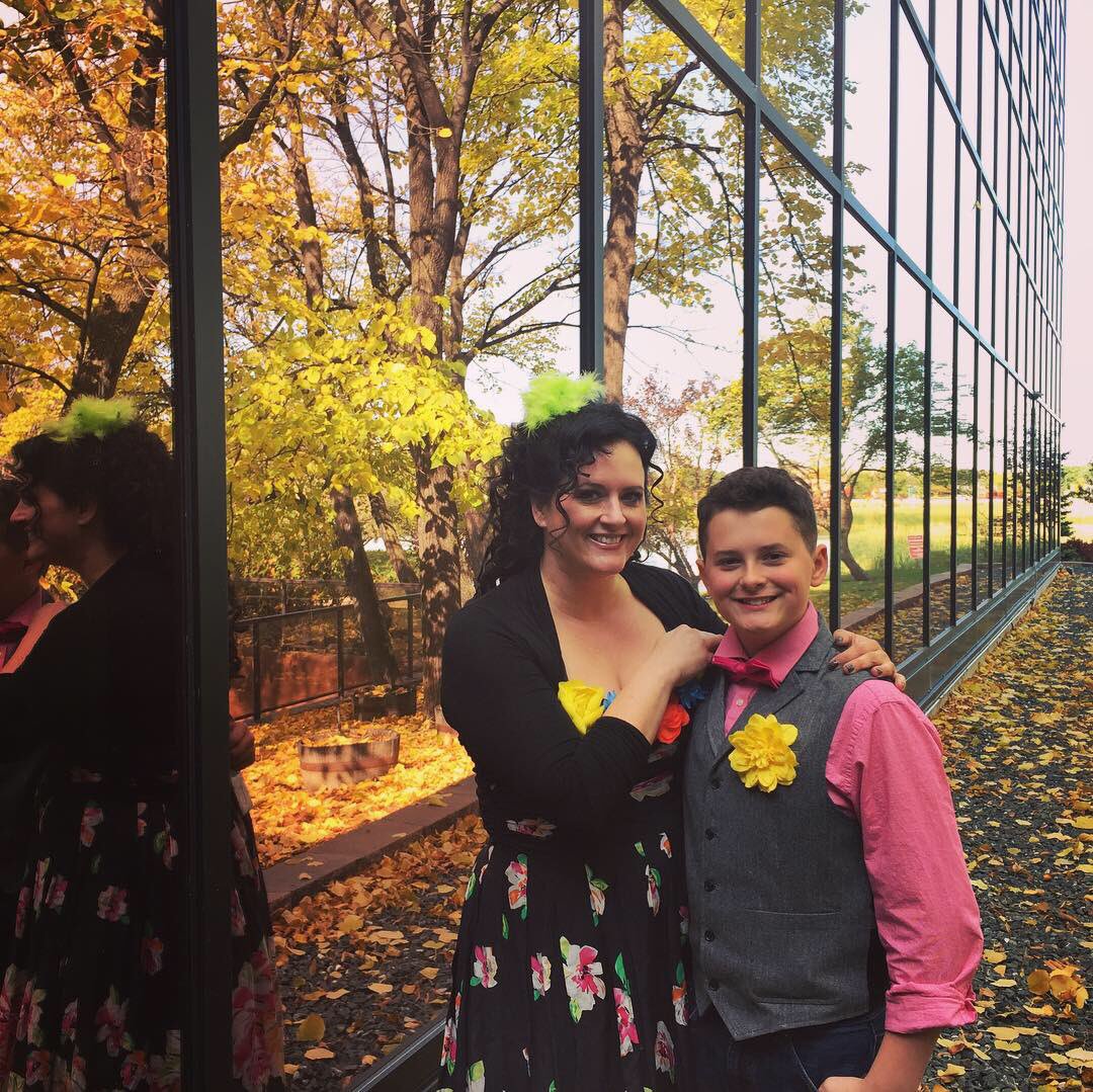 MmeDivaMusique's tweet image. Madame Diva et Micah au @Monnaieroyale aujourd’hui!! C’était bien plaisant danser et chanter avec les jeunes!! #bilingual #showsforkids #musique #enfants