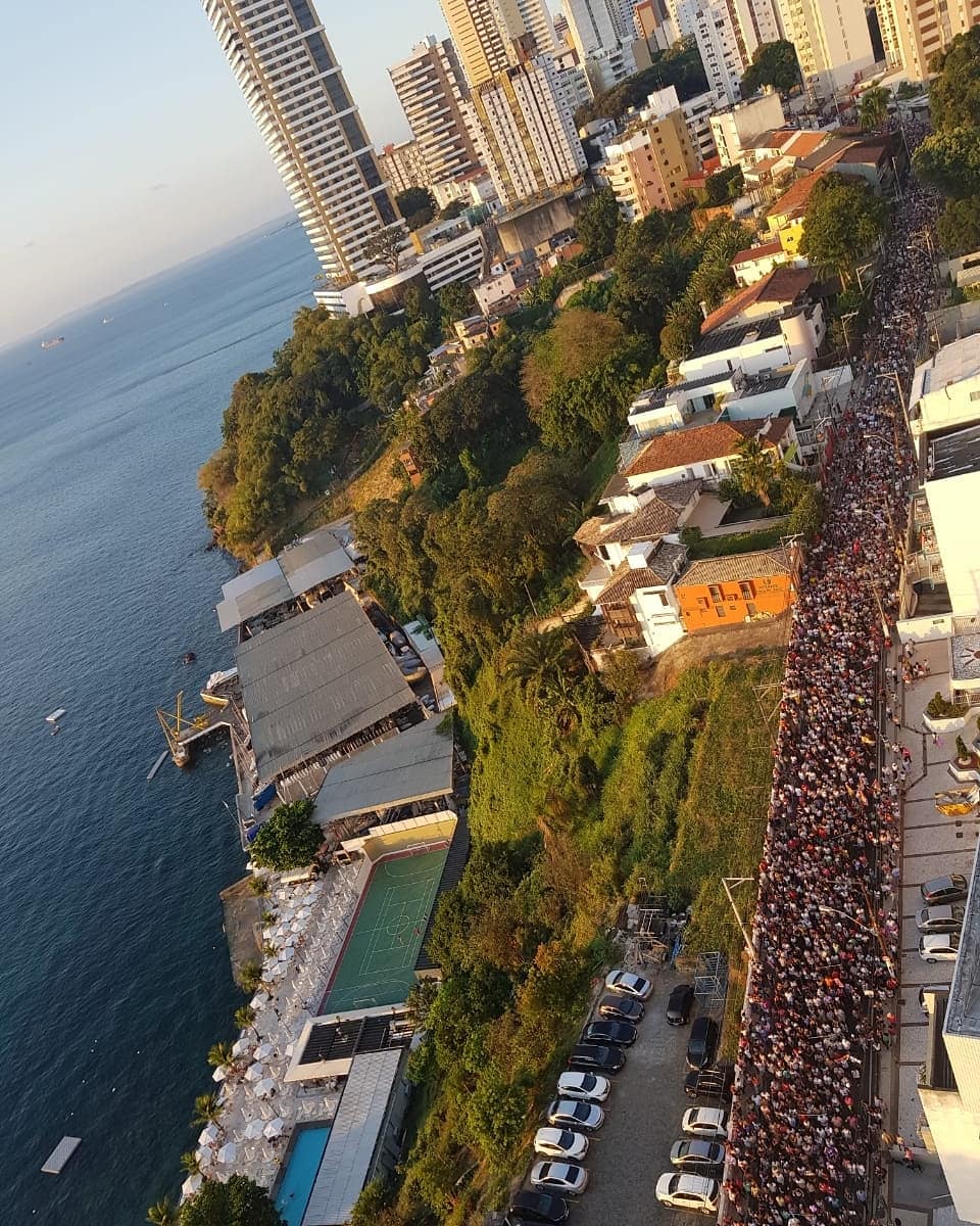 Alice_Portugal's tweet photo. Linda e grandiosa marcha ❤️
As mulheres tomaram as ruas de Salvador e gritaram bem alto que o Coiso não passará. 
Foto 1: Fernando Udo

#EleNão
#EleNunca
#AliceSim
#AlicePortugal6522 https://t.co/v6vknRb1gS