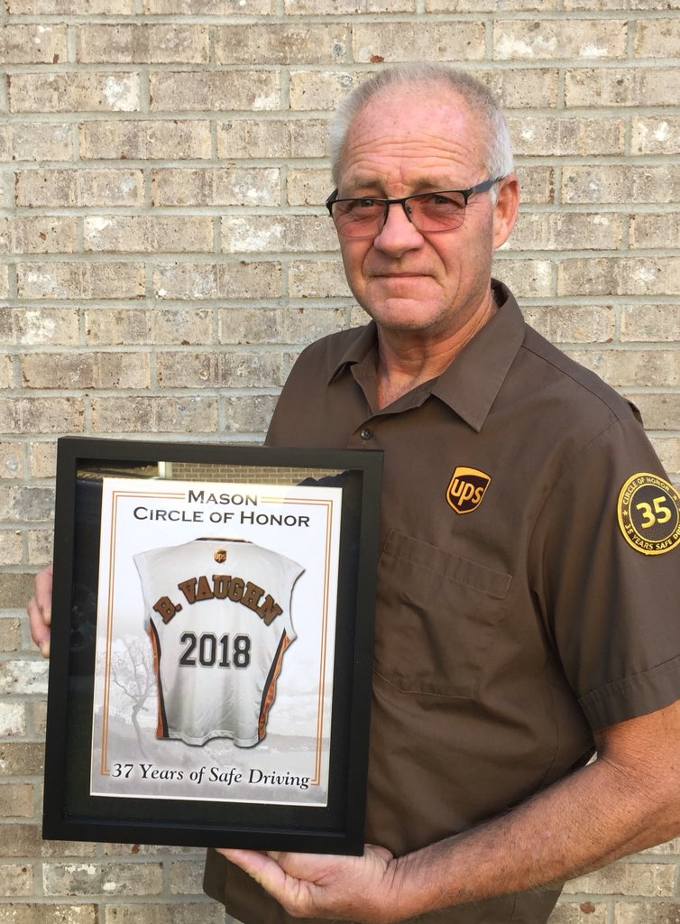 gregschneider24's tweet photo. Wow! 37 years safe driving!Congrats to Bill Vaughn, Mason Center #EastDiv @OhioValUPSers #seethepatchsaycongrats @BrazellsmbSteve @Kevin05003640 @EngDavidG @EastUPSers https://t.co/i5urMo5NHj