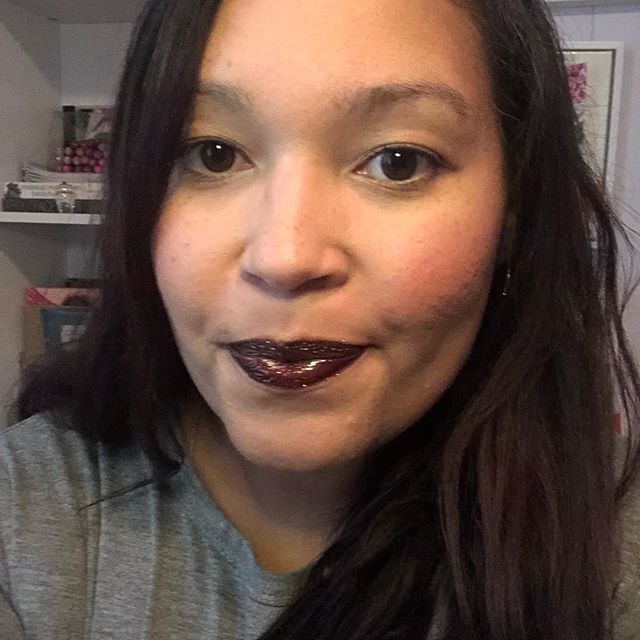 I did a tutorial this morning in my Facebook group to show to mix this lip color. Perfect for fall! Check the group for more link in profile! #mombeauty #makeupmommy #mombeautytips #makeupmommyclub #momswholovemakeup #beauty #makeupformoms #simplemakeup #easymakeup #daytimem…
