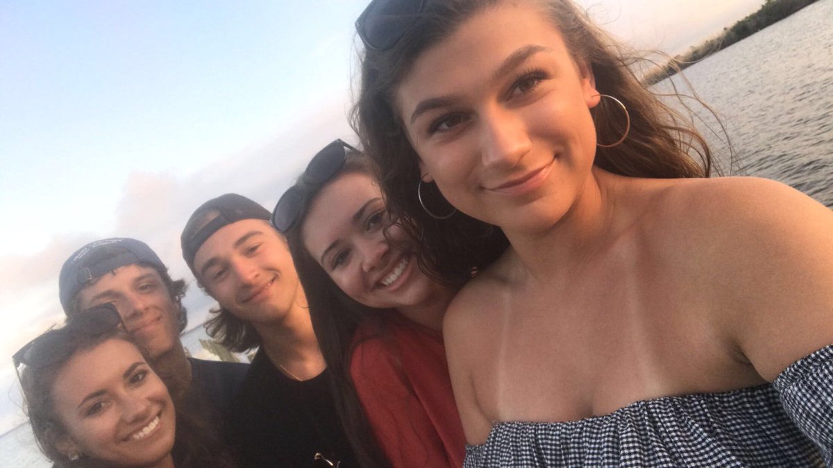 camihudkins14's tweet photo. Happy birthday connor thanks for always being such a good friend and always knowing how to cheer me up love you hope 17 treats you well💗🎉 https://t.co/HVlTzgkOrx