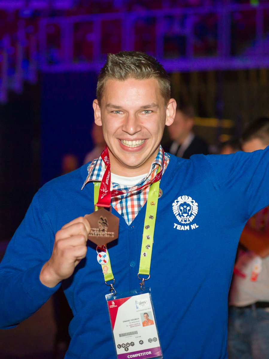 WorldSkillsNL's tweet photo. Team Nederland wint 1 gouden medaille, 4 bronzen medailles en 10 medailles voor excellent vakmanschap tijdens EuroSkills Budapest 2018, het EK voor beroepen. Jullie hebben allemaal een goede prestatie neergezet #teamnl! Bekijk alle uitslagen via: https://t.co/TAeoQ5wUqX https://t.co/PjX3wqhC9W
