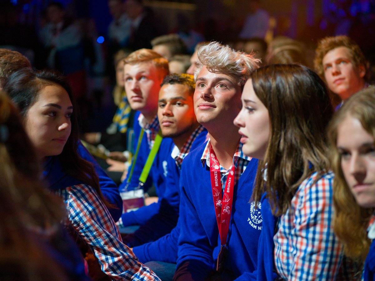 WorldSkillsNL's tweet photo. Team Nederland wint 1 gouden medaille, 4 bronzen medailles en 10 medailles voor excellent vakmanschap tijdens EuroSkills Budapest 2018, het EK voor beroepen. Jullie hebben allemaal een goede prestatie neergezet #teamnl! Bekijk alle uitslagen via: https://t.co/TAeoQ5wUqX https://t.co/PjX3wqhC9W