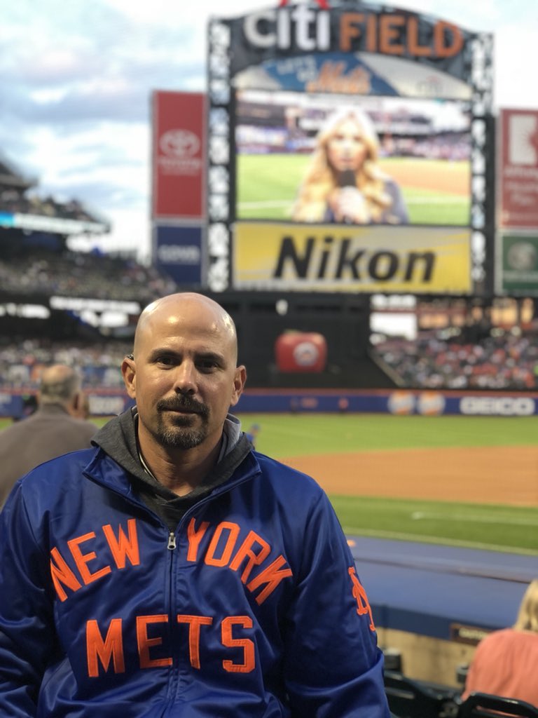 rcandy24's tweet photo. Worse places to be tonight than here...... #dwright5 #dwrightnight #thankyou5 https://t.co/KznlawNcZH