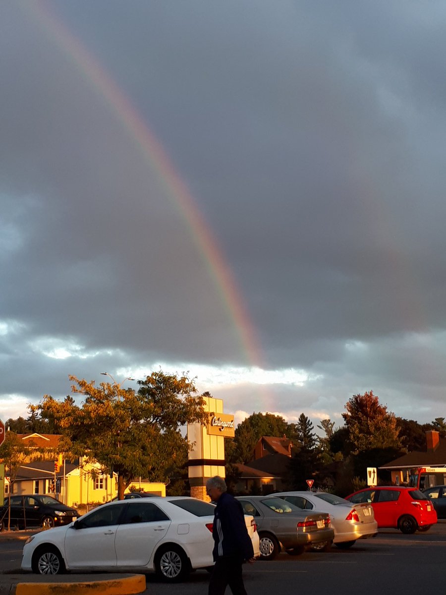 drawaerdna's tweet photo. Beautiful double rainbow forming over @CarlingwoodSCTR mall sign. #ottweather #rainbow #fallrainbow https://t.co/mgLkZfULjc