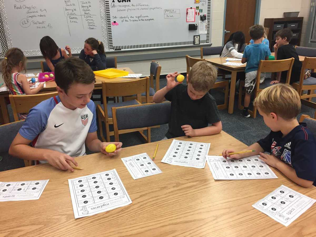 9/26 Using our 5 senses with our kindergarten buddies! Teamwork! @wwvpythons